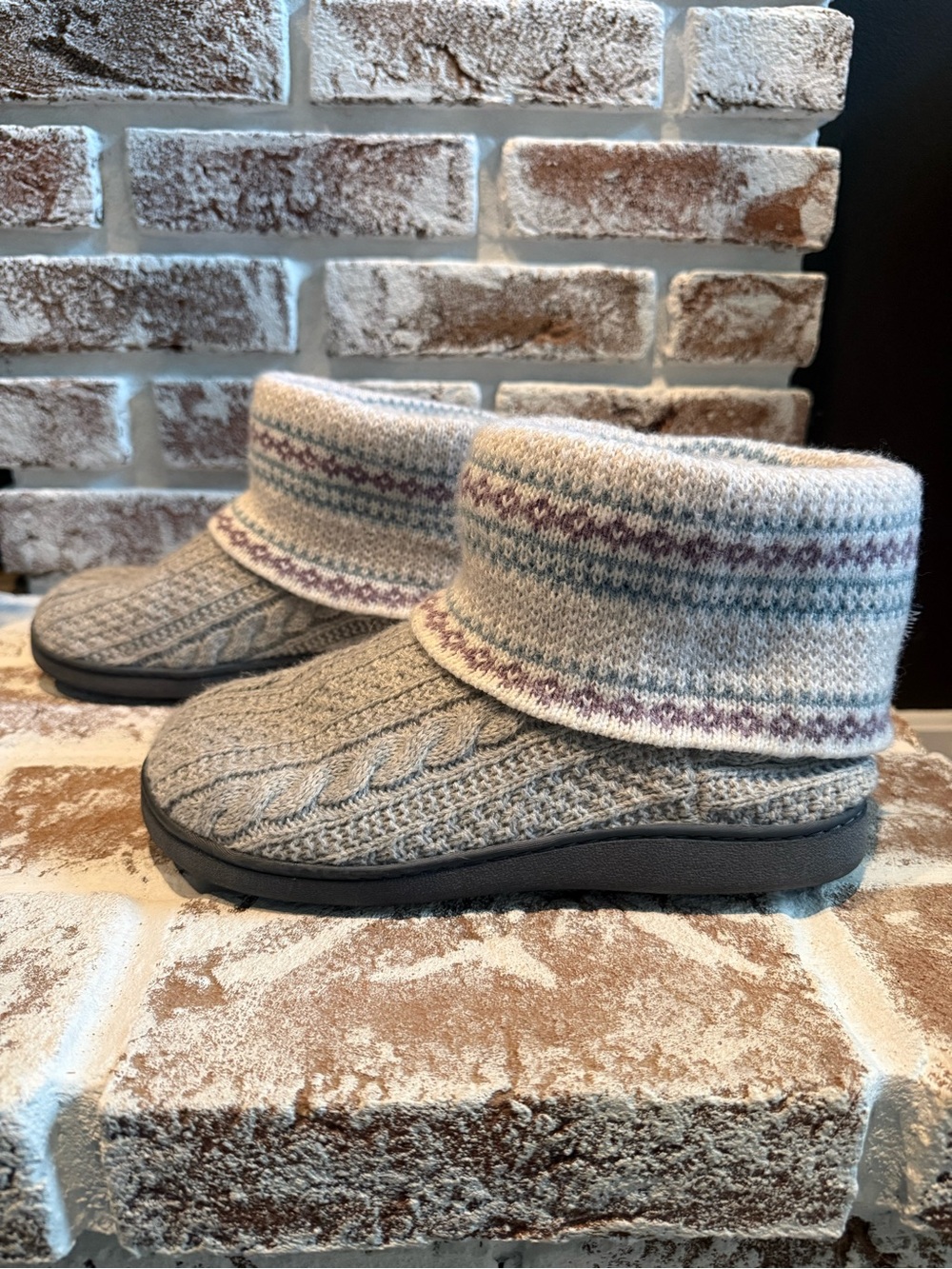 Muk Luks Cozy Knit Grey Bootie Slippers with Fold-Over Cuff. Size 7-8.